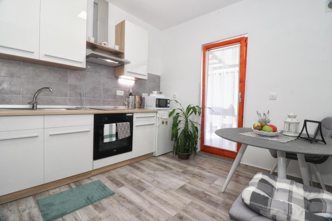 Studio Apartman Edy 3 Πούλα Εξωτερικό φωτογραφία